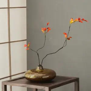 Circular Vessel Vase (円形の花器)